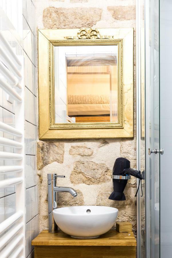 Pretty 25 M2 In A Lively District Leilighet Paris Eksteriør bilde